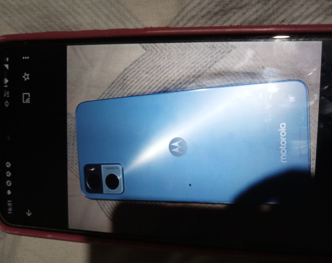 Vendo celular semi novo, na caixa